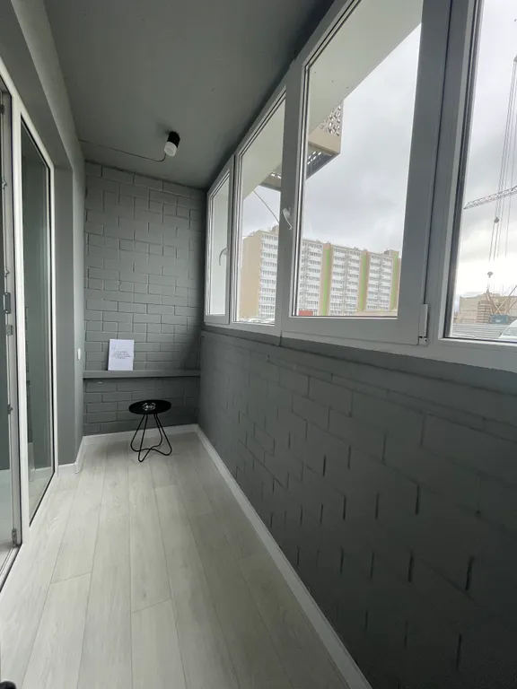 Дизайнерская сканди-студия от Vitamia art в новом ЖК комфорт-класса