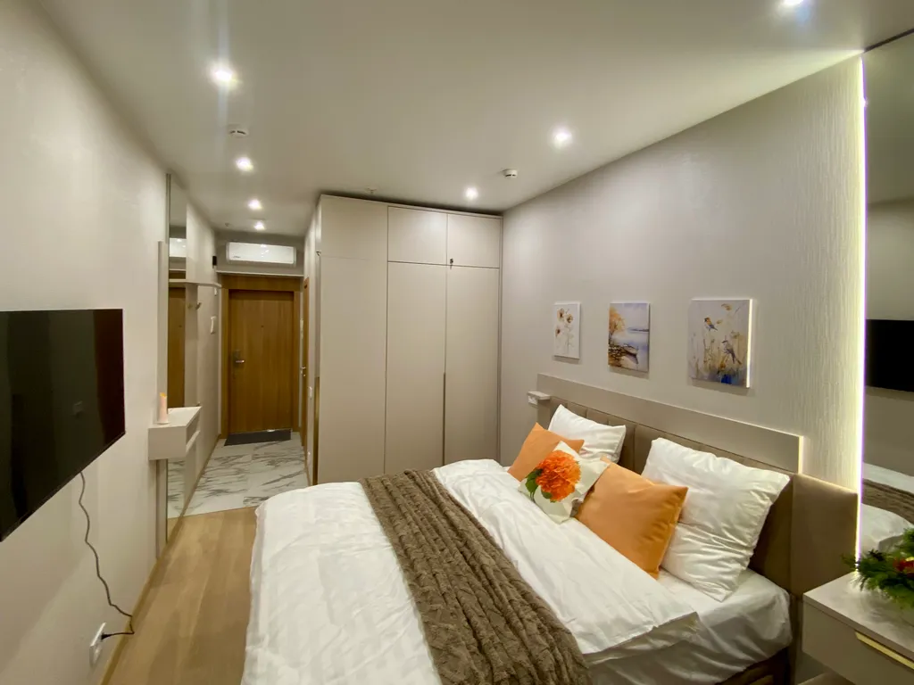 Студия с лоджией на заливе в комплексе с подогреваемым бассейном