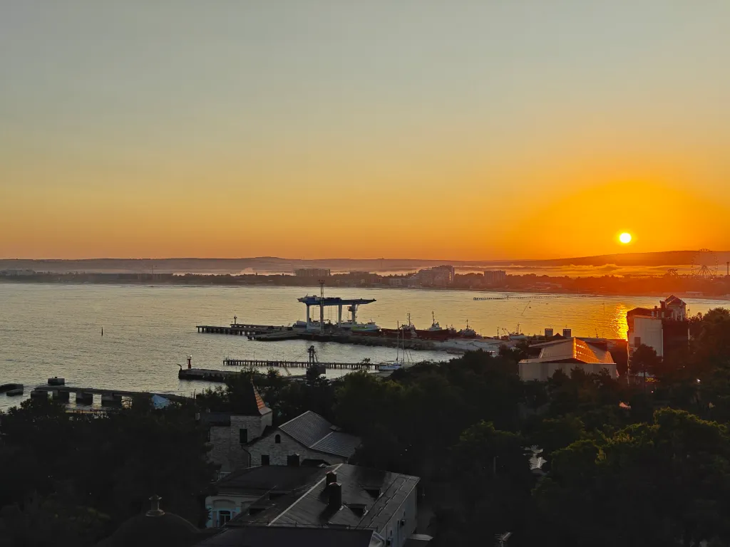 Видовая квартира в Золотой Бухте