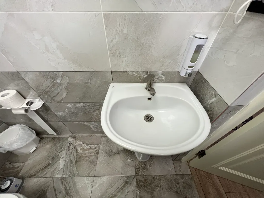 Красивый номер с видом на горы