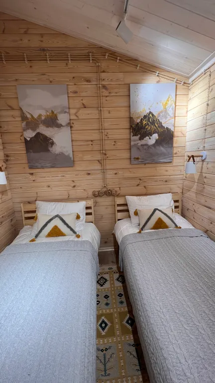 Цей коттеджи с видом на цейские горы