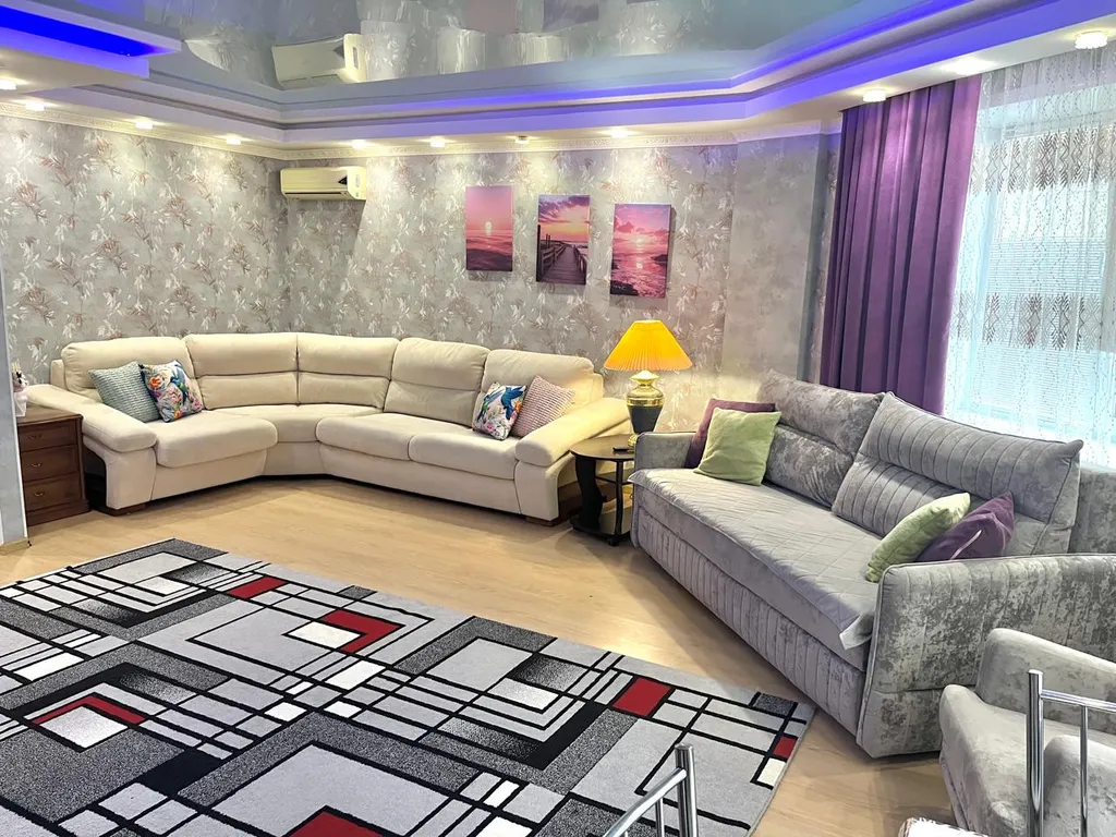 Квартира Аппартамент на цветном — аренда посуточно в Тольятти