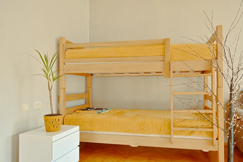 Двухкомнатный дом в старом городе c просторной спальней и кухней