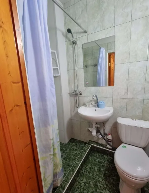 Эллинг на берегу моря