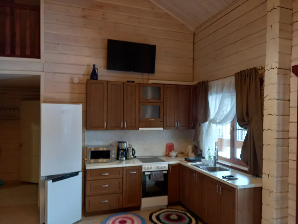 Уютный дом на берегу озера