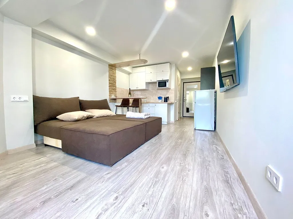 Апартаменты с бассейном у моря