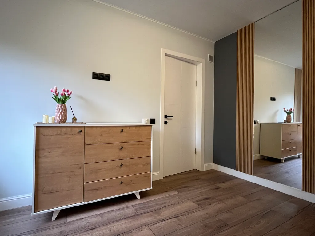 Просторный треугольный дом с джакузи