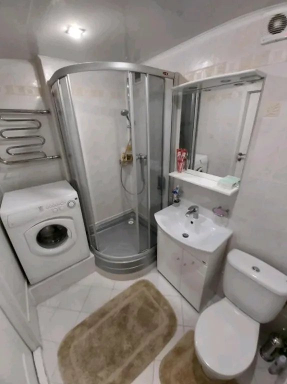 On two levels with two bathrooms