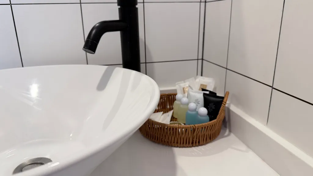 Супер однушка у моря с бассейном и спортзалом, тихое милое место