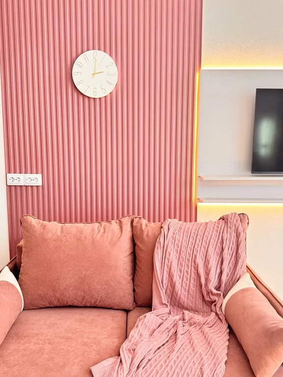 Милая студия с дизайнерским ремонтом