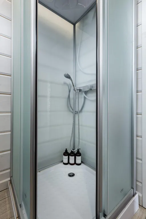 Коттедж Панорамный дом среди зимнего леса рядом с озером — Семеновское