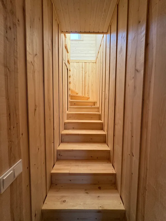 Большой дом у озера