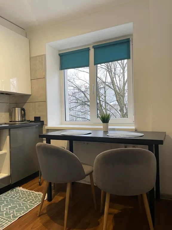 Аквамариновый вечер в центре города