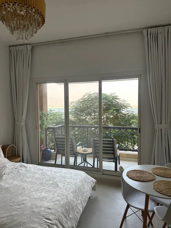 Студия с частным пляжем и видом на море на острове Марджан