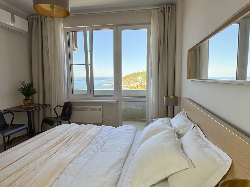 Квартира с балконом и видом на море