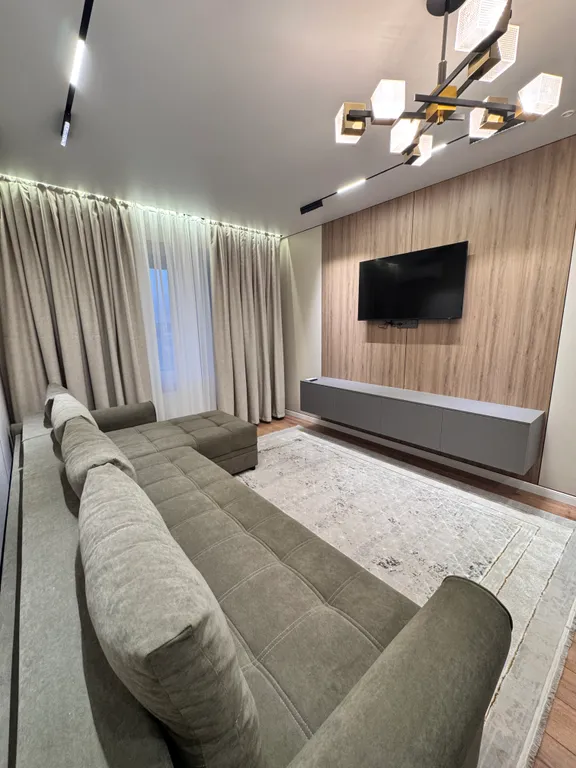 Новая квартира в центре города с видом на горы