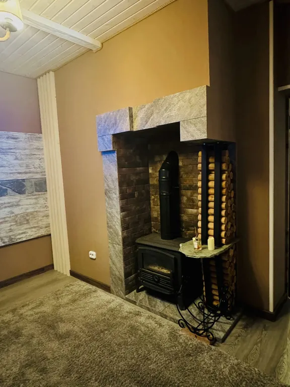 Премиальный Гостевой Дом в темных тонах с видом на горы