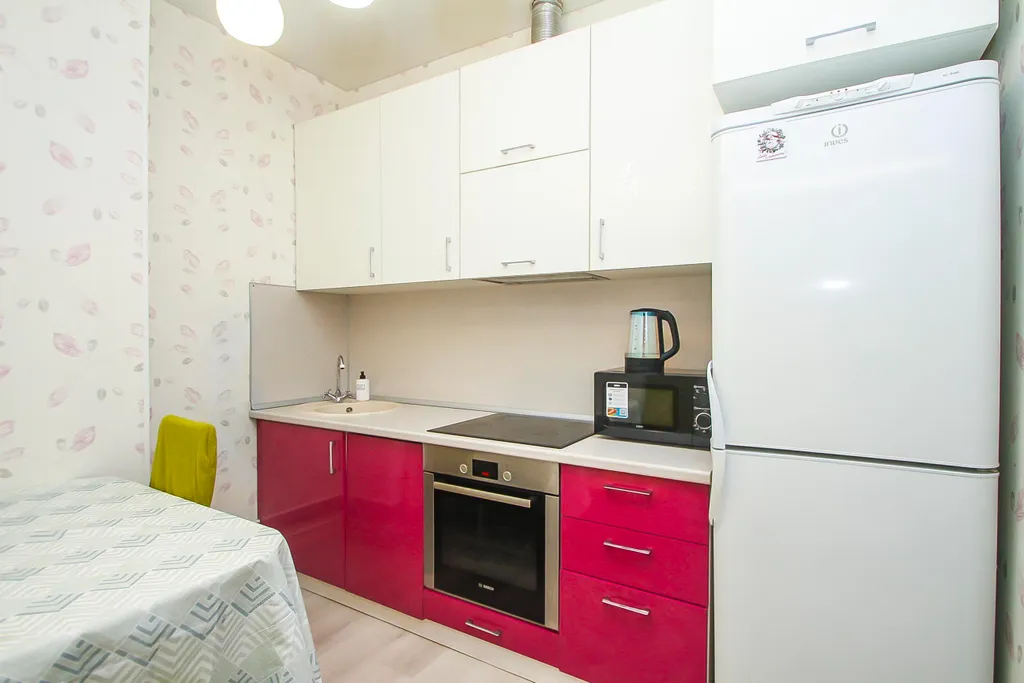 2 комнатная квартира возле тц Аура