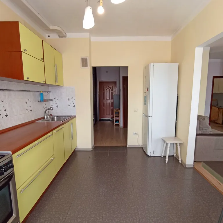 Просторная квартира для коллективов и большой семьи в центре