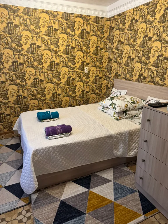 Уютная комната с отдельным входом в центре города, бюджетный вариант