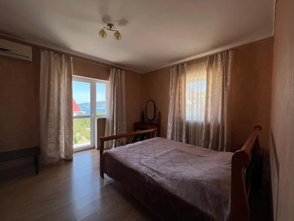 Дом с бассейном и баней