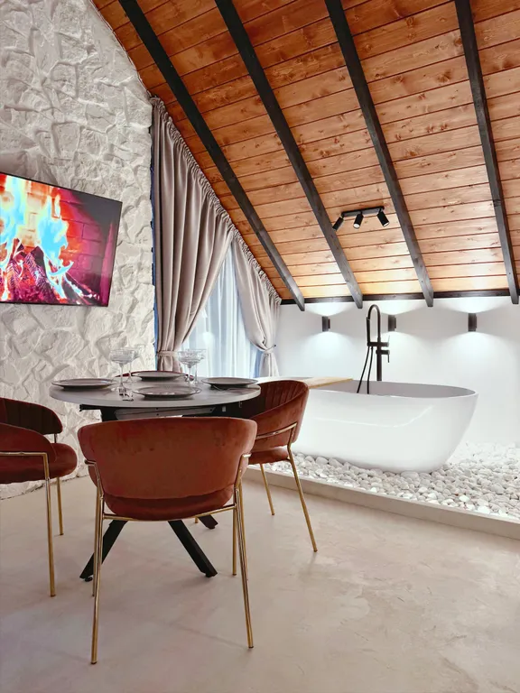 Уютный дом Elovoye в сердце леса с уличным спа-бассейном