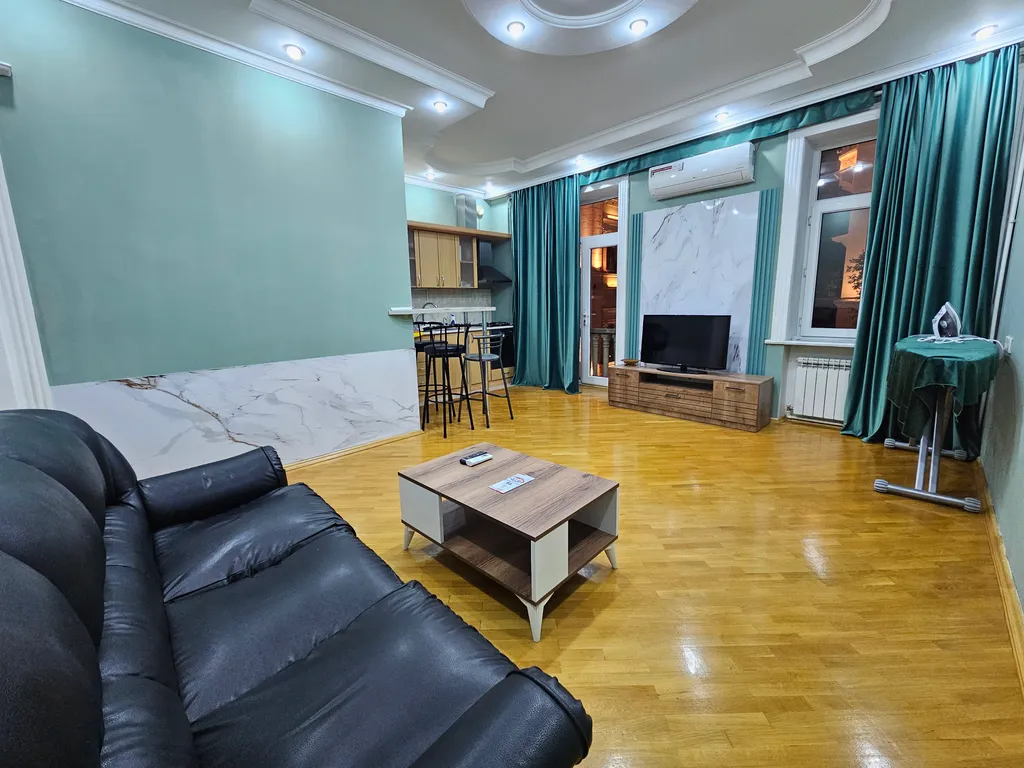 Квартира у ресторана Колорит — аренда посуточно в Баку