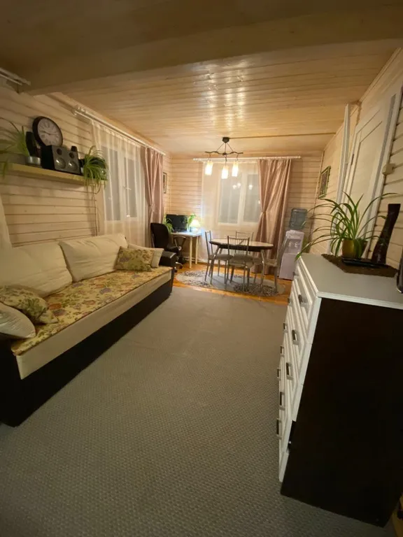 Загородный дом с баней в километре от прекрасного города