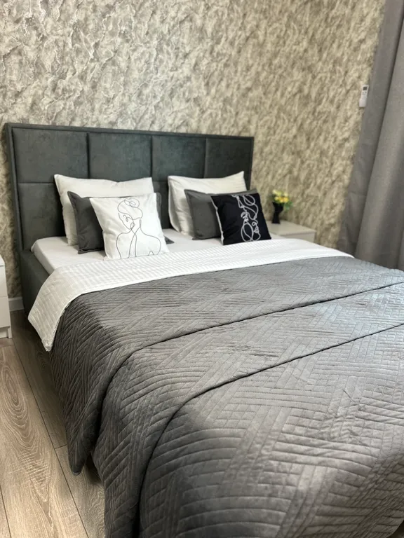 Новая квартира комфорт класса, со своей закрытой парковкой — аренда посуточно в Батайск