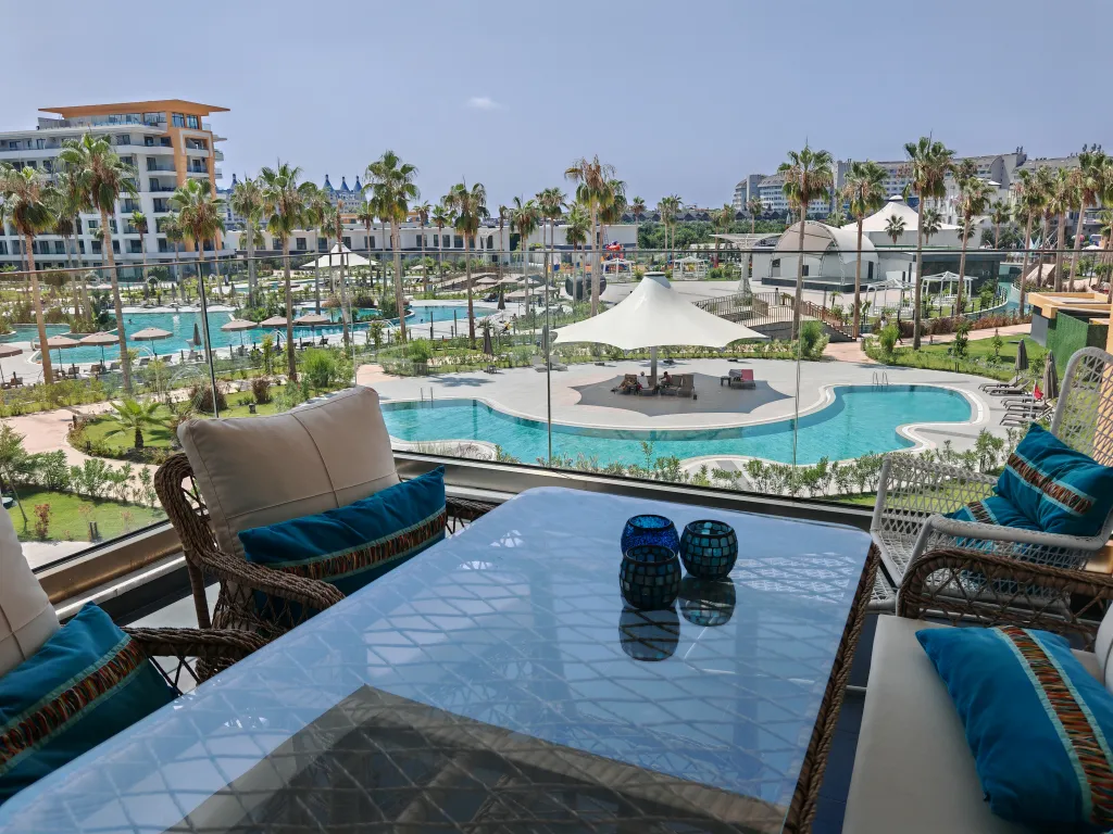 Квартира с тремя спальнями Azura World Residence & Hotel