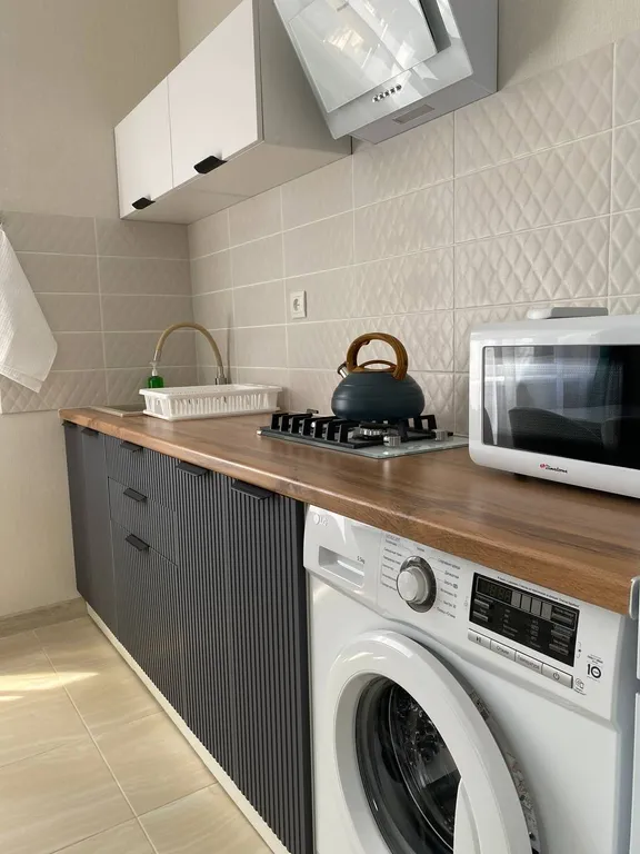 Второй этаж двухэтажного дома, с отдельным входом и общим двором