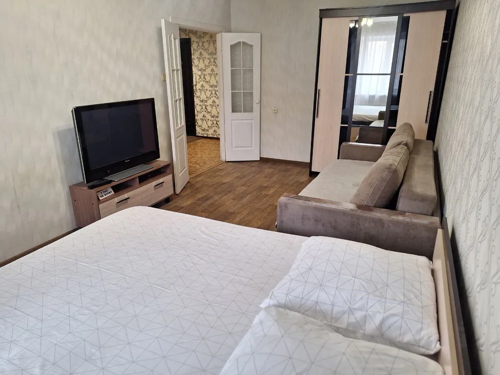 Квартира рядом с СК Юпитер и Кристалл