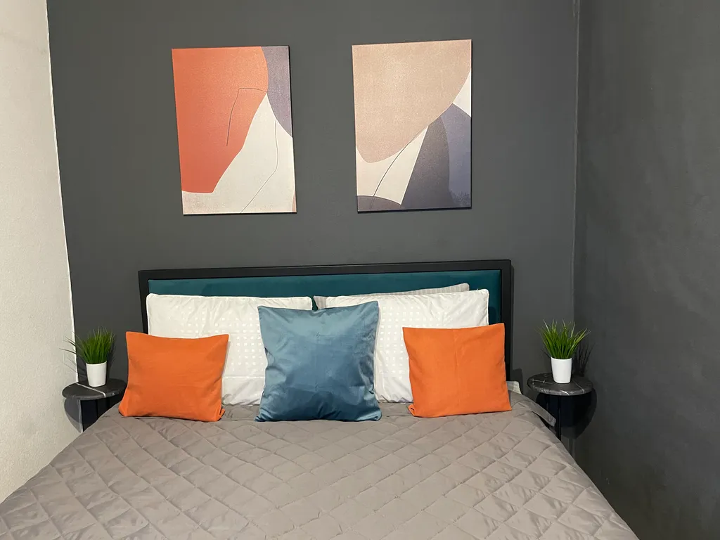 Аквамариновый вечер в центре города