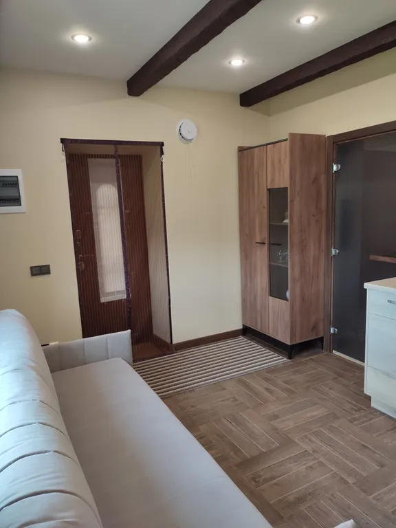 Дом недалеко от реки.