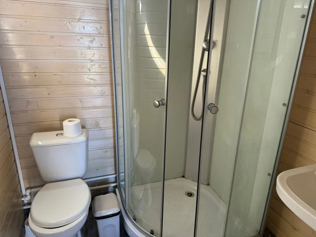 Сдаётся комната на 4 человека со всеми удобствами.