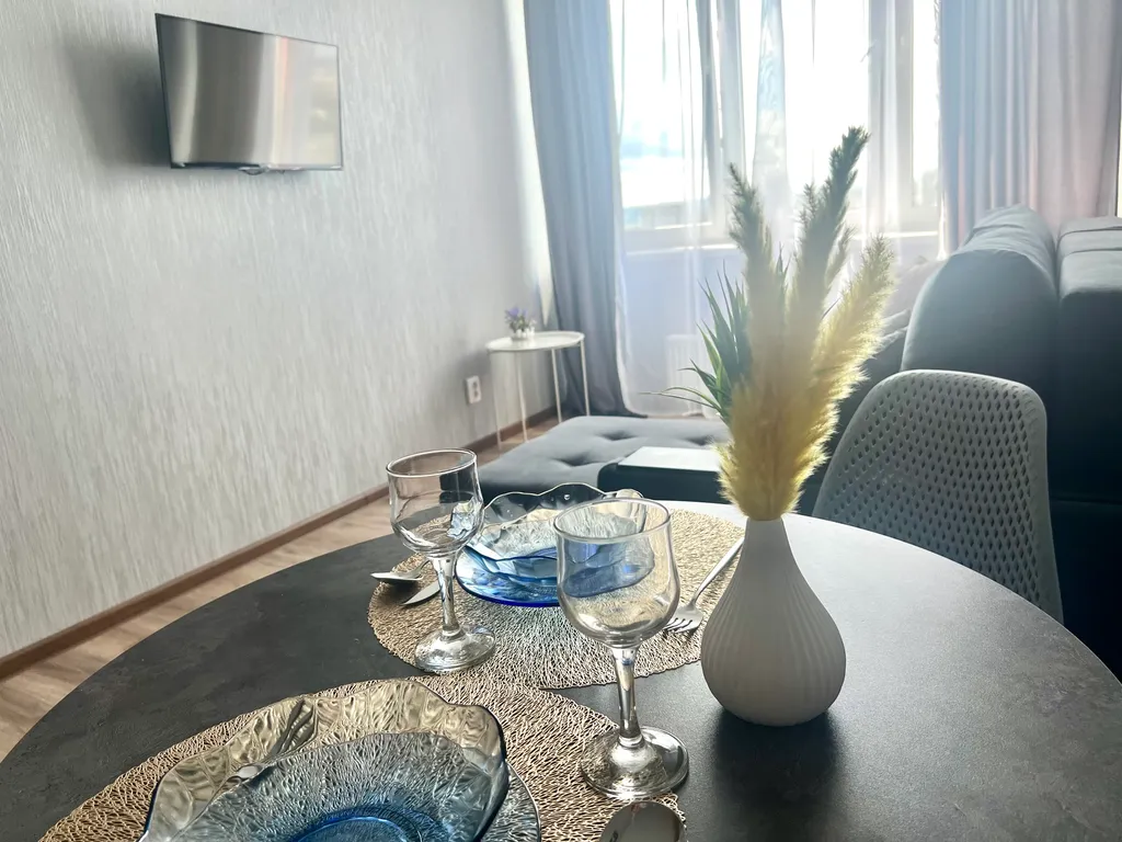 Новая уютная евродвушка с шикарным видом на город и пруд