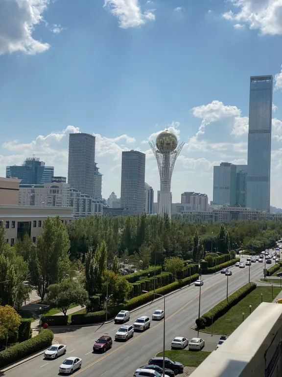 ЖК Дипломат в центре левого берега вид на Байтерек