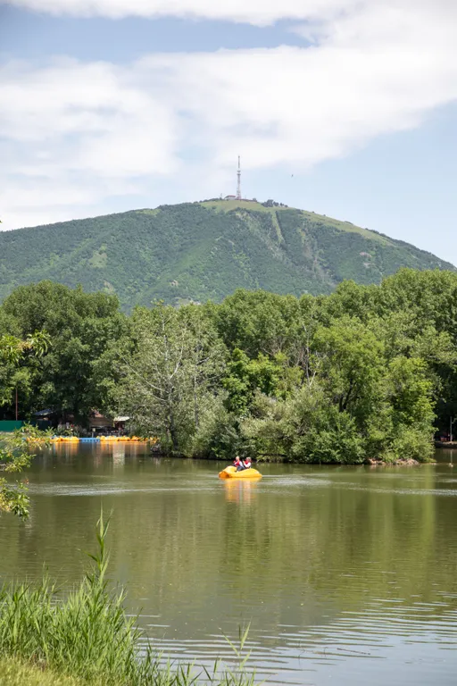 Уютная квартира в элитном районе с видом на озеро в парке имени Кирова