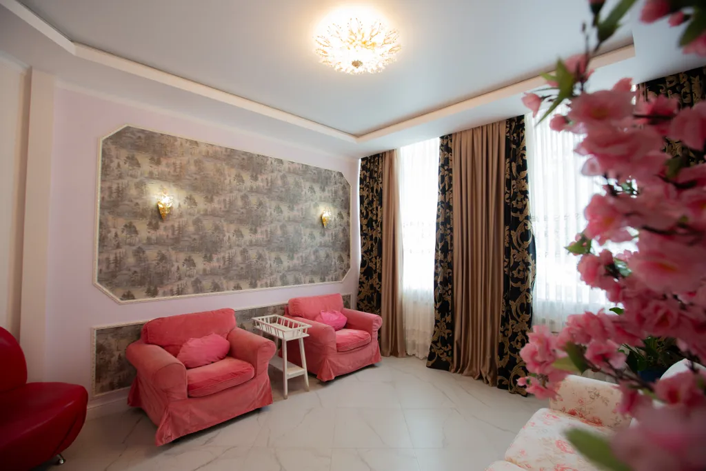 Большой трехэтажный дом