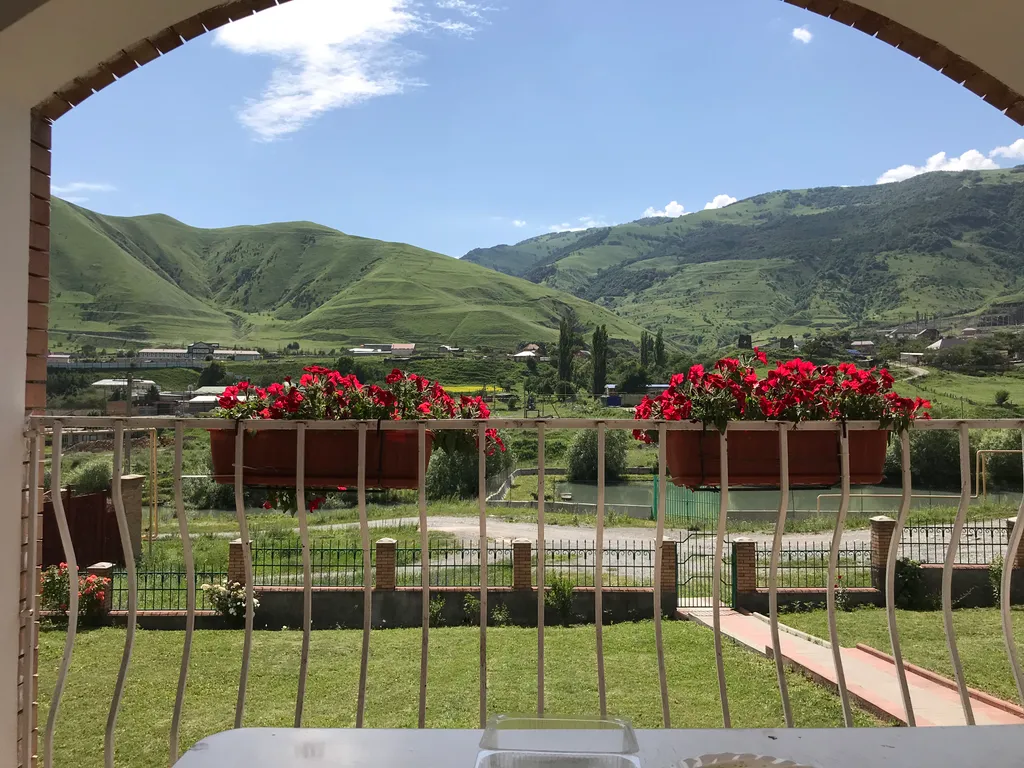 Уютный дом в Верхнем Фиагдоне на берегу горной реки