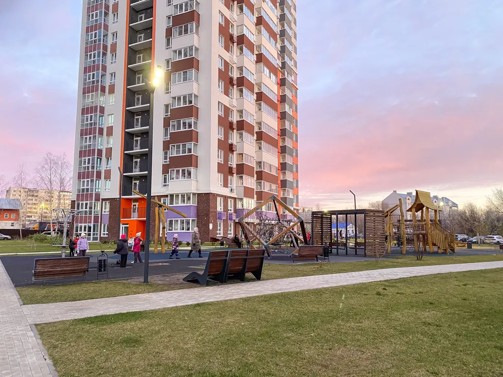 Квартира с большим ТВ у Суворовского училища