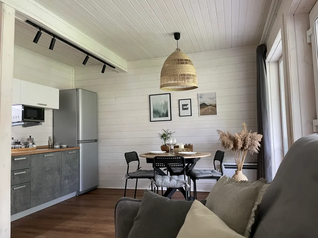 Вилла с банным чаном на берегу водоёма