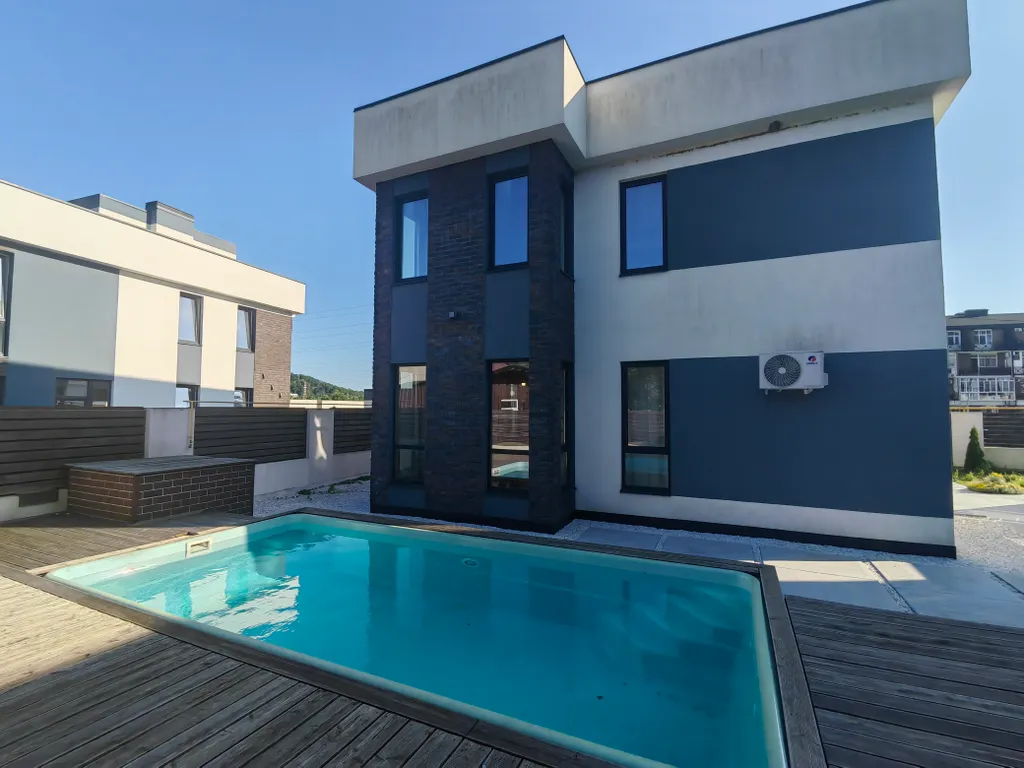 Коттедж Дом с бассейном, но без ремонта — аренда посуточно в Высокое