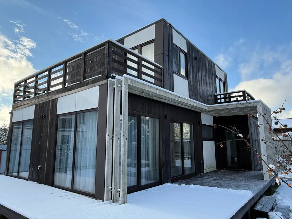 Коттедж Уютный дом с видом на лес — Первомайское