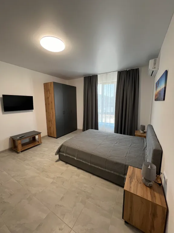 Дом с бассейном и с видом на море и горы