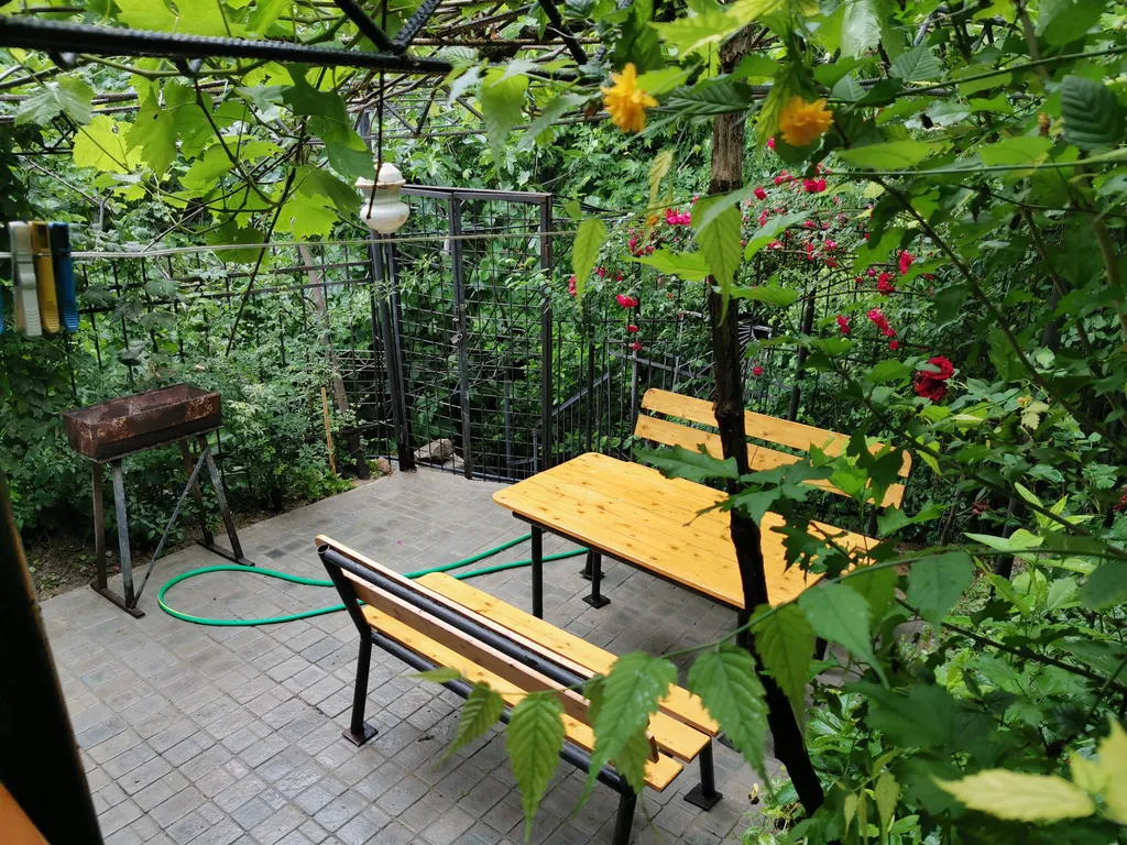 Двухэтажный котедж на берегу горного ручья