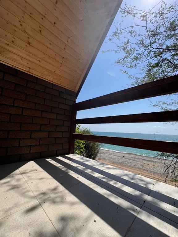 Дом на берегу