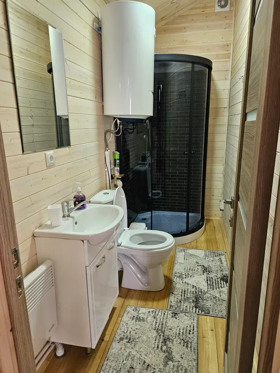 Уютный двухкомнатный дом с раздельными кроватями в спальни