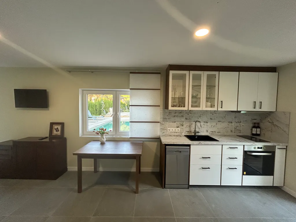 Новый дом Дения