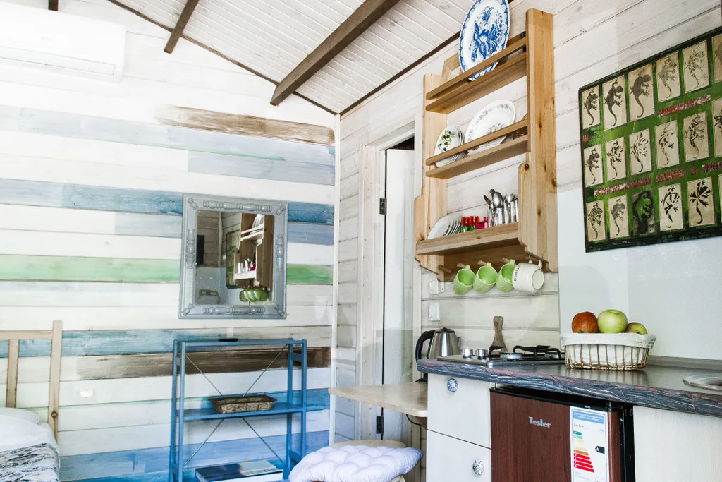 Дом в тени многолетнего дуба